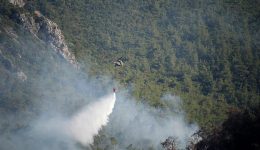 2 gün önce başlayan Menderes’teki orman yangınına müdahale sürüyor