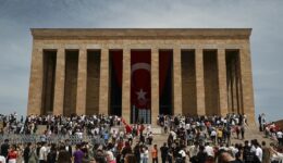 Anıtkabir 19 Mayıs’ta 220 bini aşkın ziyaretçiyi ağırladı