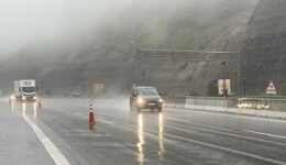 Bolu Dağı’nda sis ve sağanak ulaşımı olumsuz etkiledi