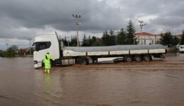 Birçok ilde sağanak ve dolu etkili oldu