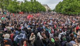 Paris’te Filistinlilerle dayanışma gösterisi düzenlendi