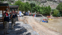 Çukurca’daki festivalde rafting ve off-road heyecanı