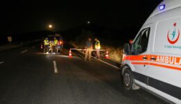 Uşak’ta tırın dorsesine çarpan motosikletin sürücüsü hayatını kaybetti