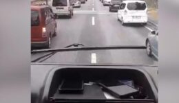 Kaza yerine ulaşmaya çalışan itfaiyeye “fermuar” yöntemiyle yol verildi