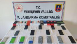 Eskişehir’de gümrük kaçağı 17 cep telefonu ele geçirildi