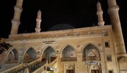 Mardin’de yıldırım düşen caminin minaresi zarar gördü