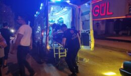 Mersin’de hafif ticari araçla çarpışan motosikletin sürücüsü yaralandı