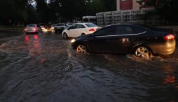 Şiddetli yağmur ve dolu birçok ilde hayatı olumsuz etkiledi