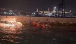 Haydarpaşa’da kayalıklara çarpan teknedeki 10 kişi kurtarıldı