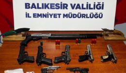 Balıkesir’de uyuşturucu satıcısı halının içinde yakalandı